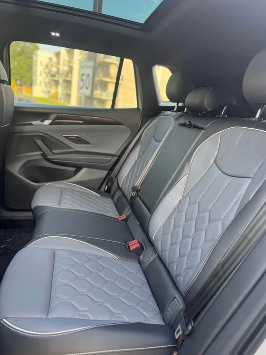 2025 Volkswagen Tiguan - Image 16 of 17