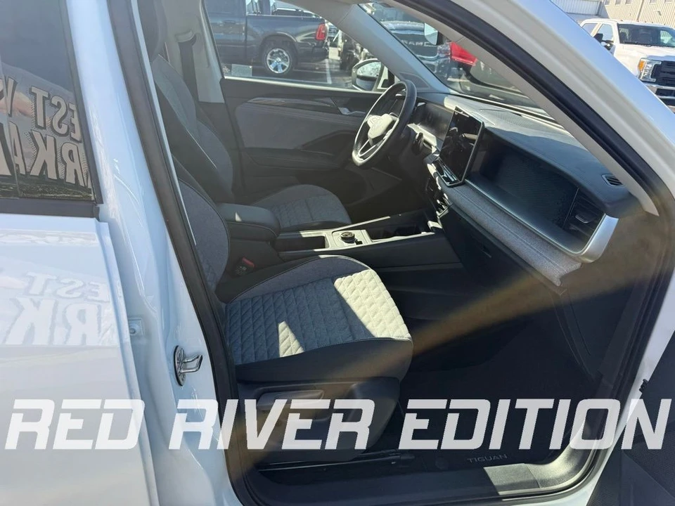 2025 Volkswagen Tiguan - Image 17 of 25