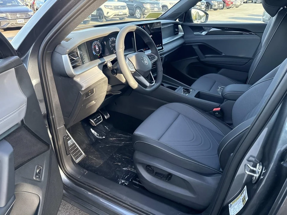 2025 Volkswagen Tiguan - Image 8 of 12