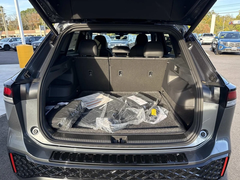 2025 Volkswagen Tiguan - Image 4 of 12