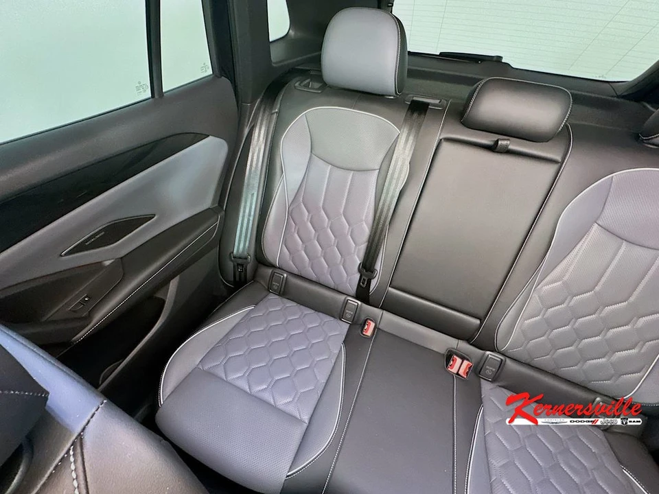 2025 Volkswagen Tiguan - Image 12 of 21