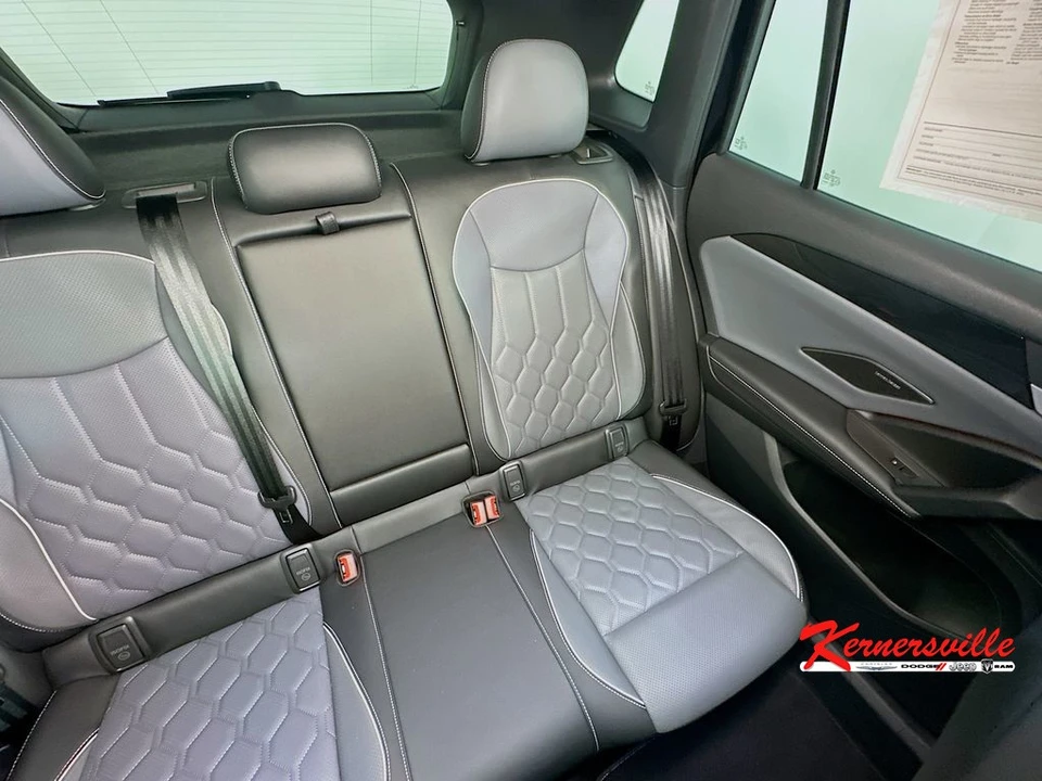 2025 Volkswagen Tiguan - Image 14 of 21