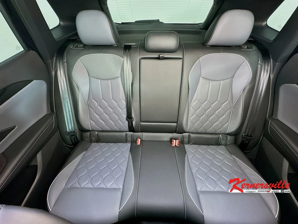 2025 Volkswagen Tiguan - Image 13 of 21