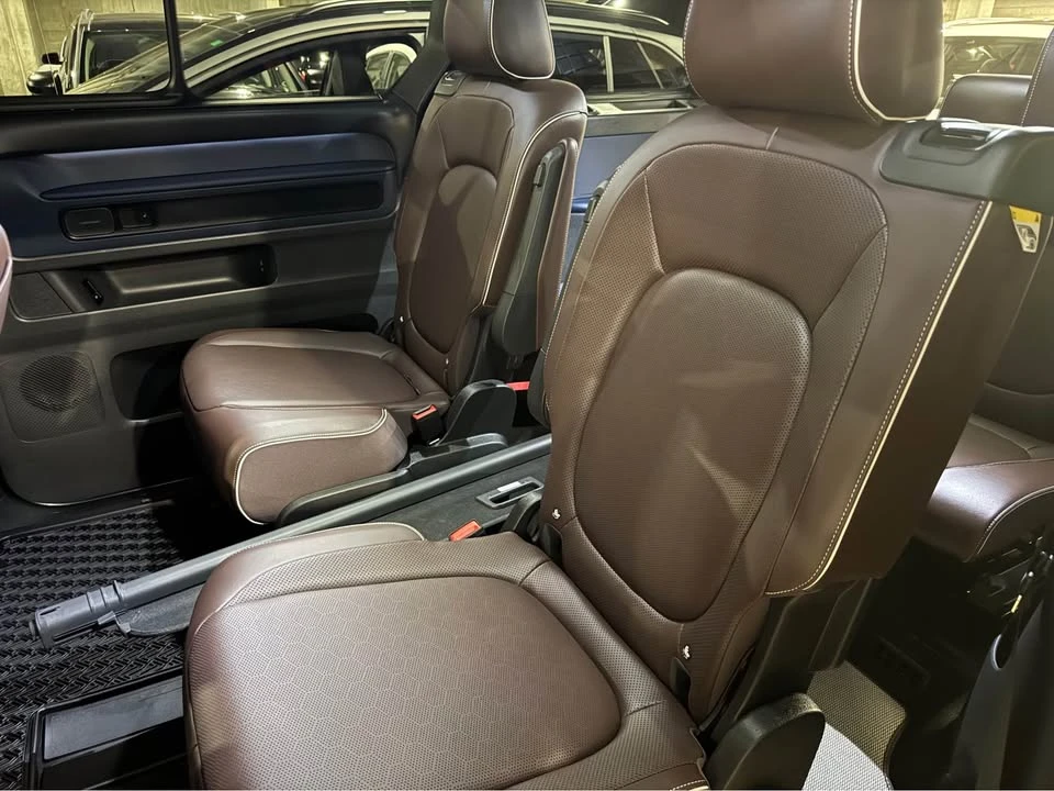 2025 Volkswagen ID.4 - Image 9 of 12
