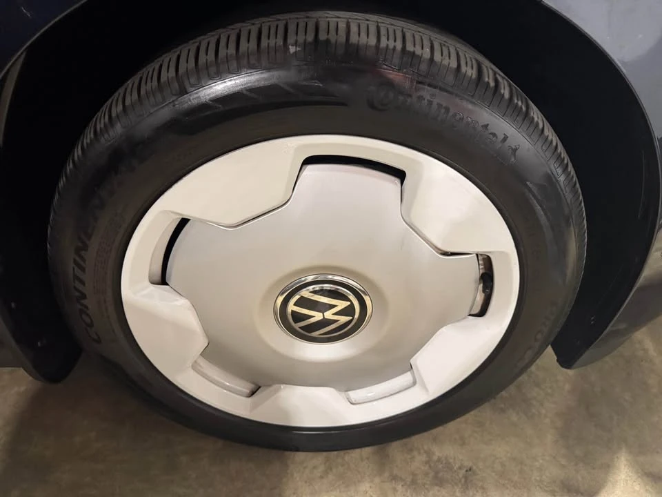 2025 Volkswagen ID.4 - Image 5 of 12