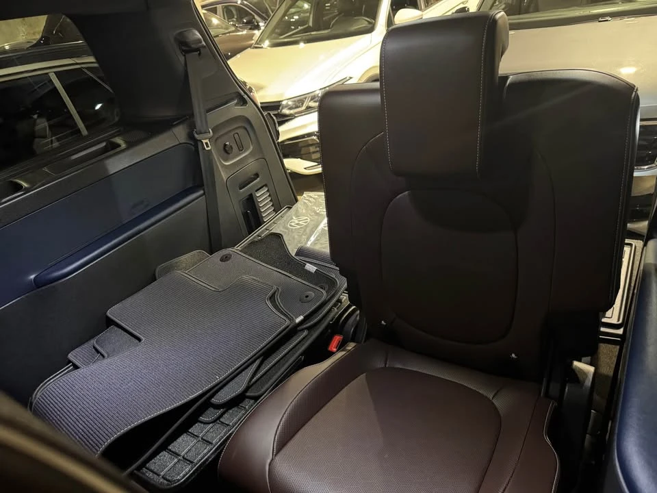 2025 Volkswagen ID.4 - Image 8 of 12