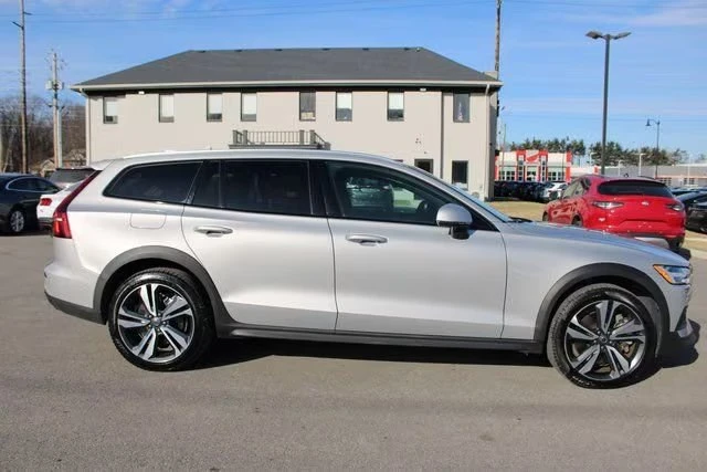 2025 Volvo V60 2nd Gen - Image 3 of 20
