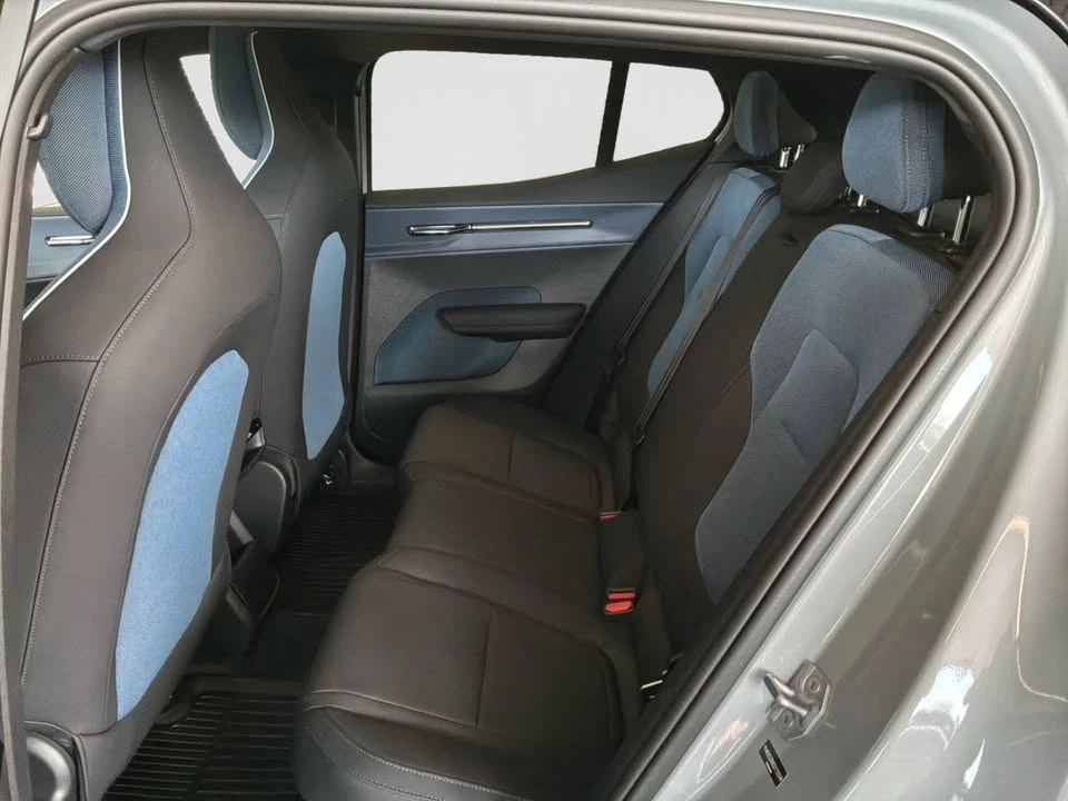 2025 Volvo - Image 19 of 20