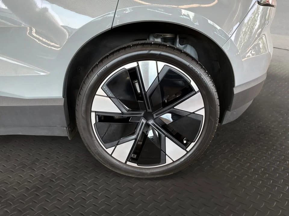 2025 Volvo - Image 9 of 20