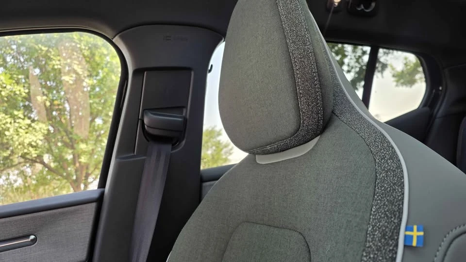 2025 Volvo - Image 17 of 17