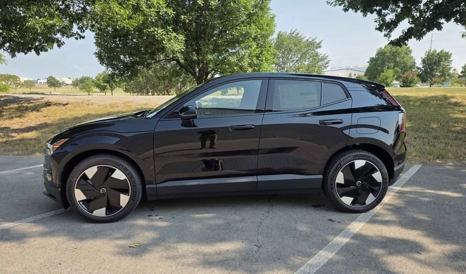 2025 Volvo - Image 2 of 17