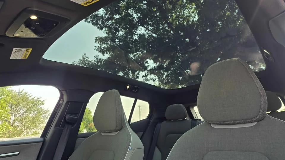 2025 Volvo - Image 16 of 17