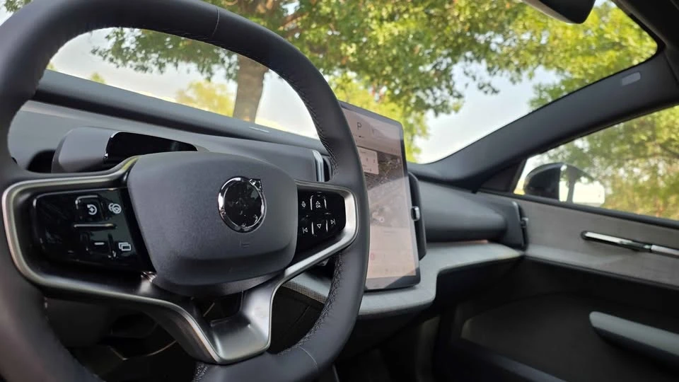 2025 Volvo - Image 9 of 17