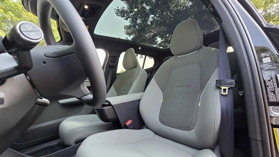 2025 Volvo - Image 8 of 17