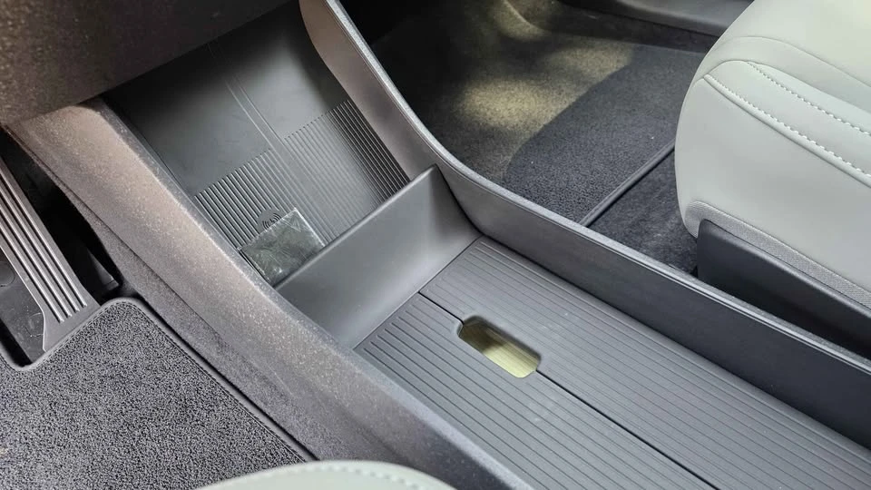 2025 Volvo - Image 15 of 17