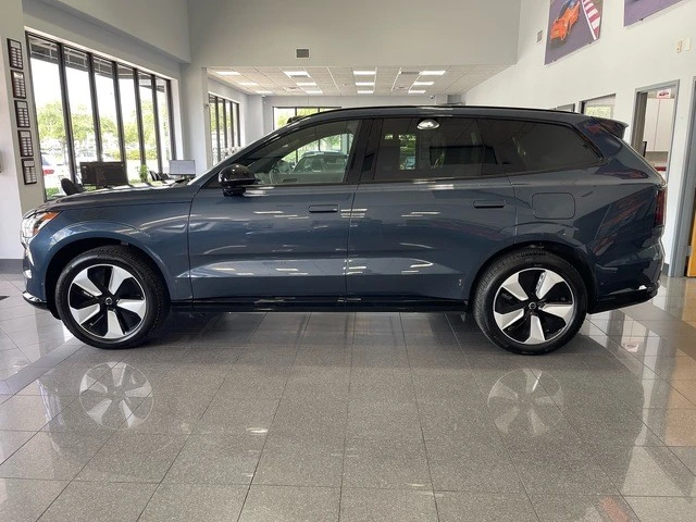 2025 Volvo XC90 - Image 2 of 31