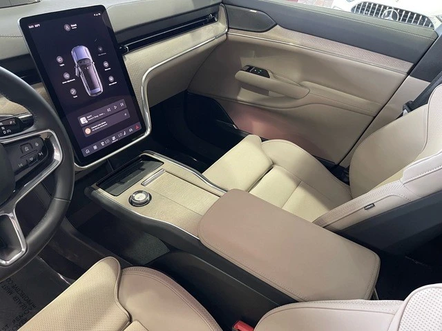 2025 Volvo XC90 - Image 25 of 31