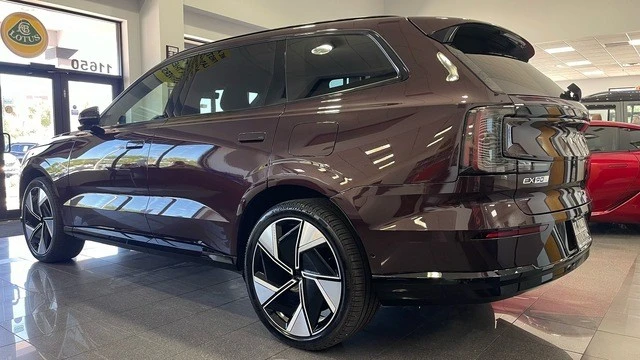 2025 Volvo XC90 2nd Gen - Image 3 of 31