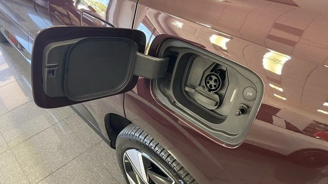 2025 Volvo XC90 2nd Gen - Image 15 of 31