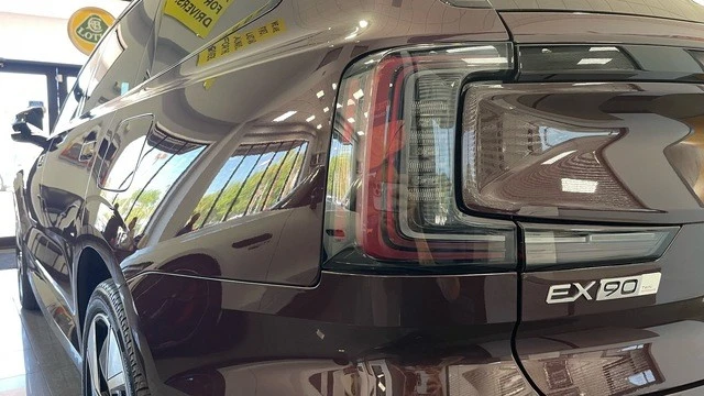 2025 Volvo XC90 2nd Gen - Image 16 of 31