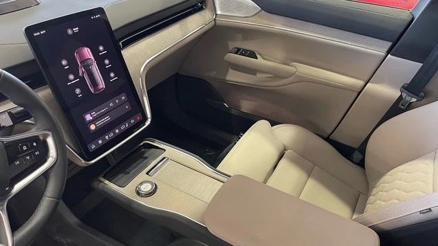 2025 Volvo XC90 2nd Gen - Image 27 of 31
