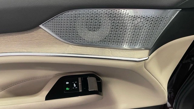 2025 Volvo XC90 2nd Gen - Image 24 of 31