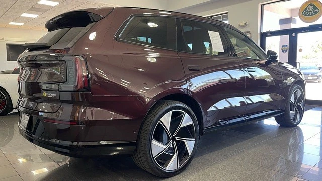 2025 Volvo XC90 2nd Gen - Image 5 of 31