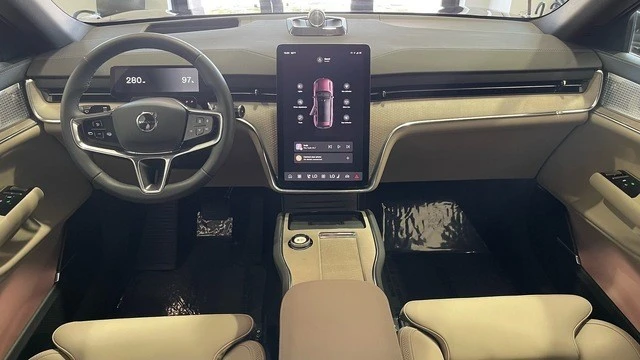2025 Volvo XC90 2nd Gen - Image 29 of 31