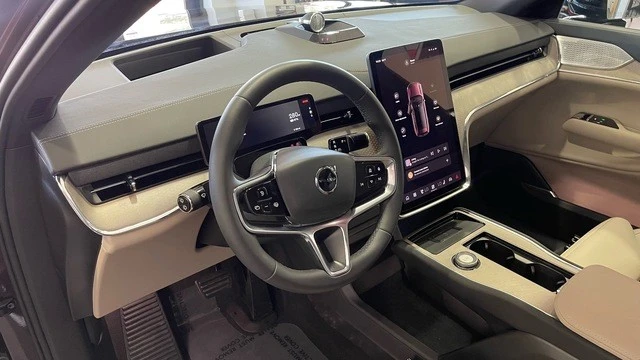 2025 Volvo XC90 2nd Gen - Image 25 of 31