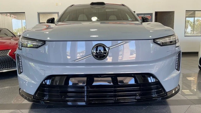 2025 Volvo - Image 8 of 21