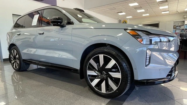 2025 Volvo - Image 7 of 21