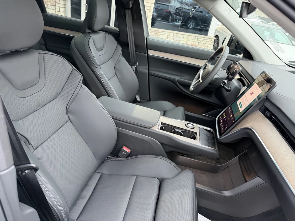 2025 Volvo - Image 19 of 21