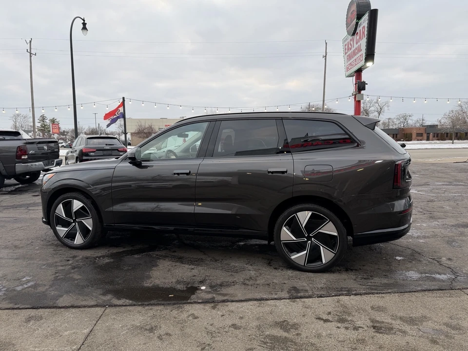 2025 Volvo - Image 8 of 21