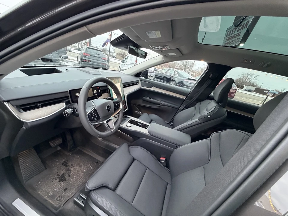 2025 Volvo - Image 21 of 21