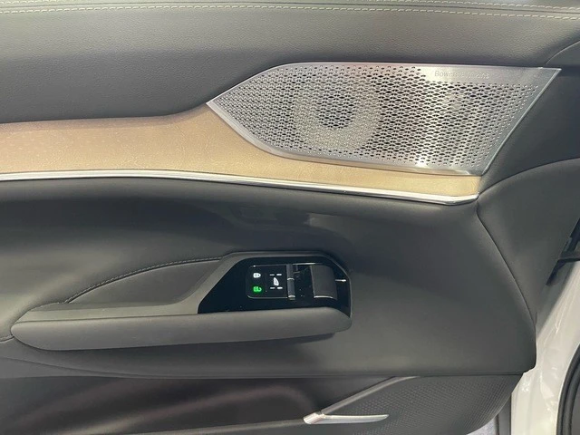 2025 Volvo - Image 23 of 31
