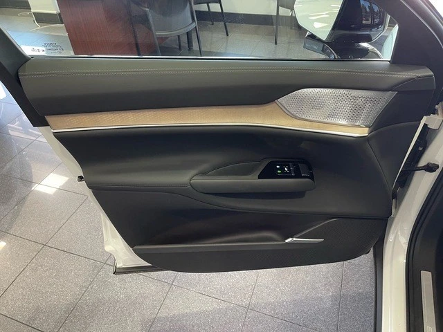 2025 Volvo - Image 22 of 31