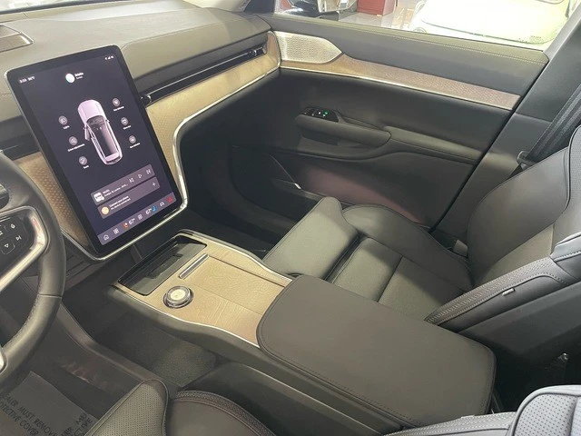 2025 Volvo - Image 27 of 31