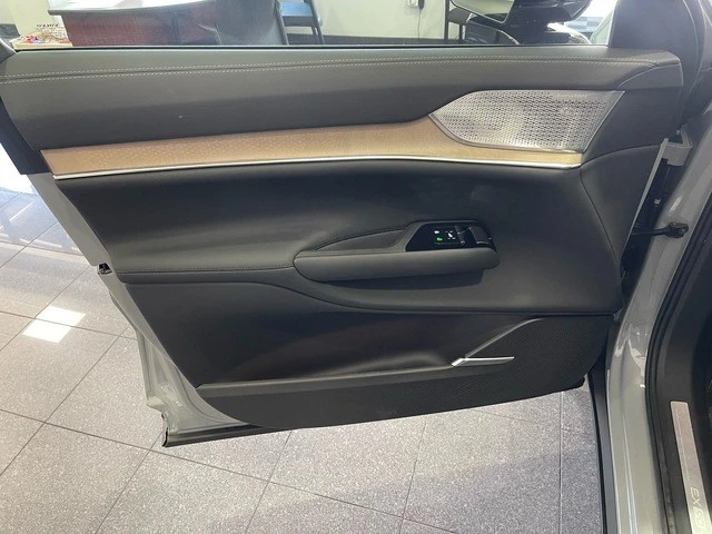 2025 Volvo - Image 22 of 31