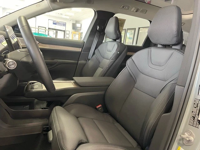 2025 Volvo - Image 25 of 31