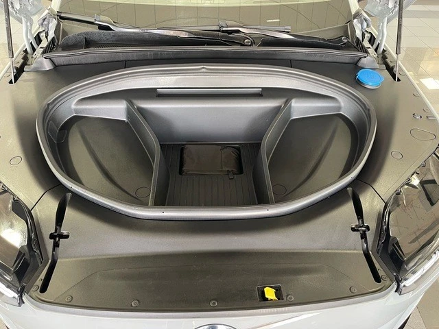 2025 Volvo - Image 19 of 31