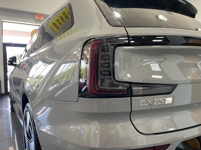 2025 Volvo - Image 15 of 31