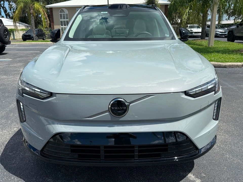 2025 Volvo - Image 11 of 12
