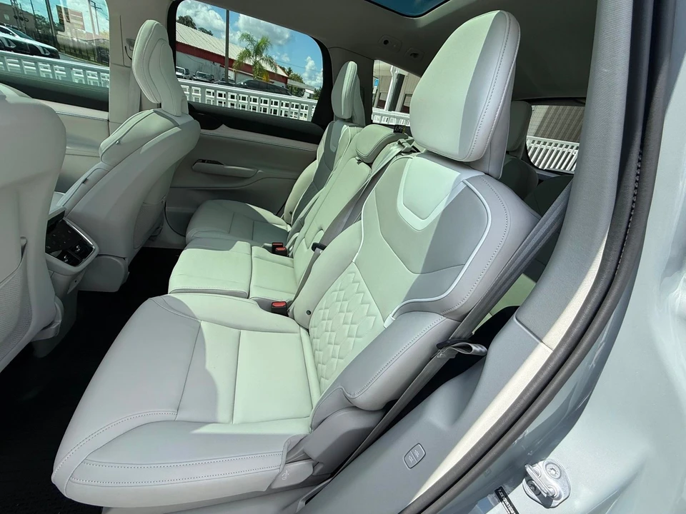 2025 Volvo - Image 8 of 12