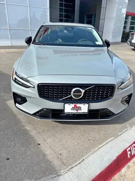 2025 Volvo S60 B5 Core Sedan 4D