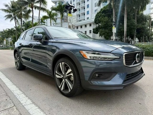 2025 Volvo V60 2nd Gen - Image 2 of 12
