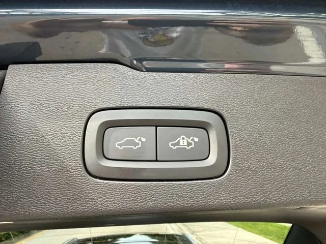 2025 Volvo V60 2nd Gen - Image 11 of 12