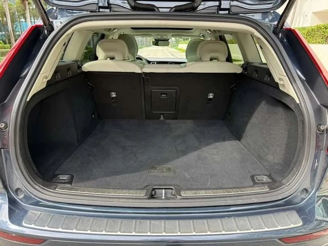 2025 Volvo V60 2nd Gen - Image 9 of 12