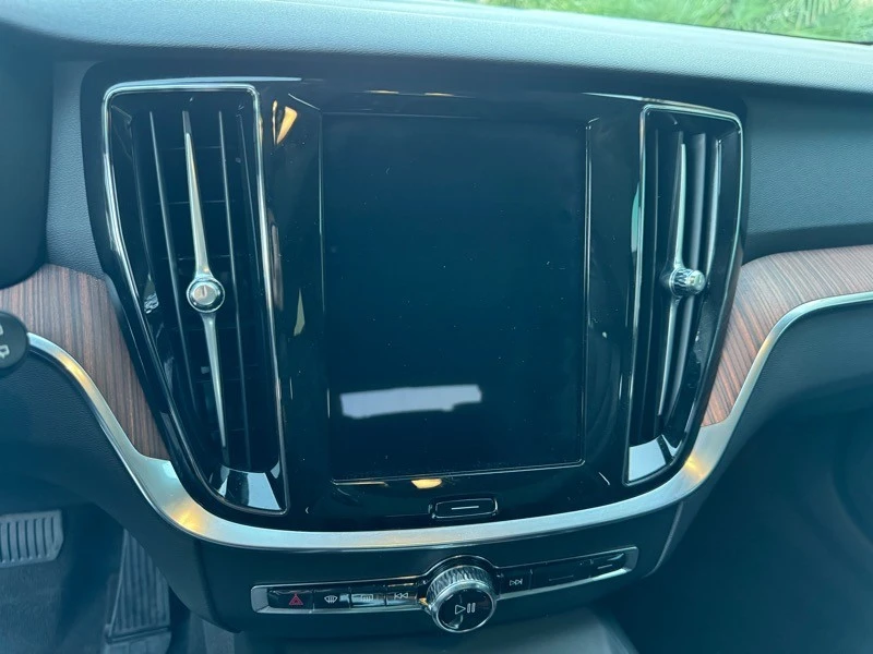 2025 Volvo V60 2nd Gen - Image 13 of 21