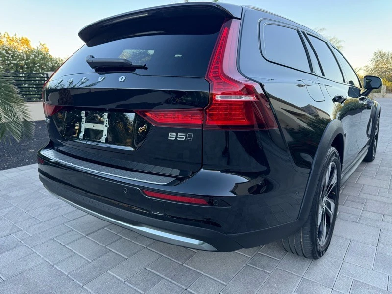 2025 Volvo V60 2nd Gen - Image 4 of 21