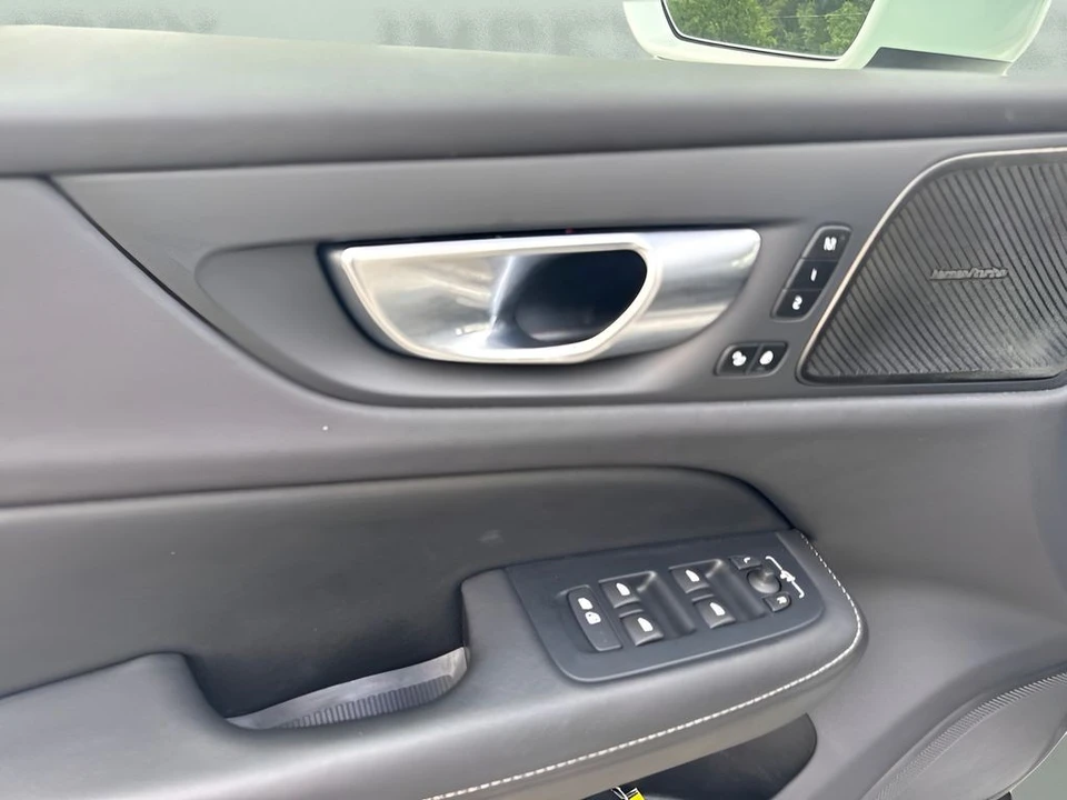 2025 Volvo V60 2nd Gen - Image 25 of 31